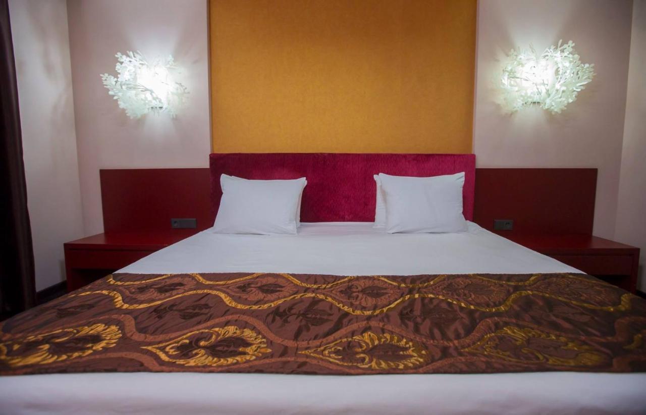 Park Hotel Romantica Svilengrad Eksteriør billede